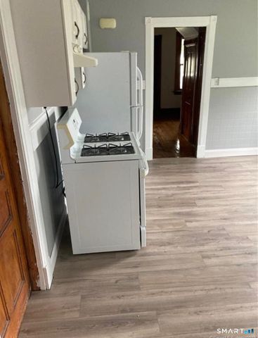 20 Pleasant Street, Windsor Locks, CT 06096