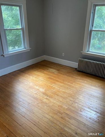 20 Pleasant Street, Windsor Locks, CT 06096