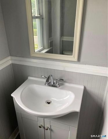 20 Pleasant Street, Windsor Locks, CT 06096