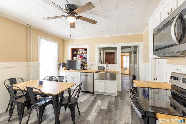 20 Pleasant Street, Windsor Locks, CT 06096