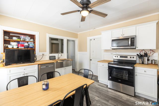 20 Pleasant Street, Windsor Locks, CT 06096