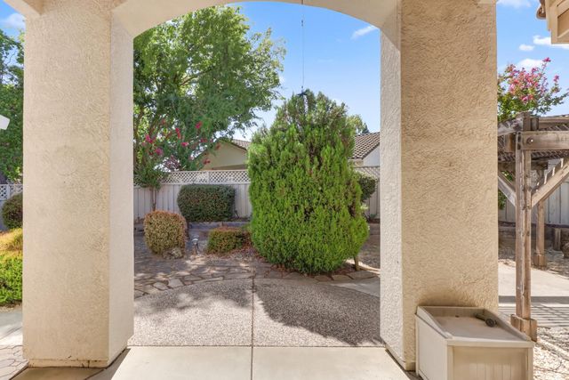 409 Garden Breeze Ct, Roseville, CA 95747