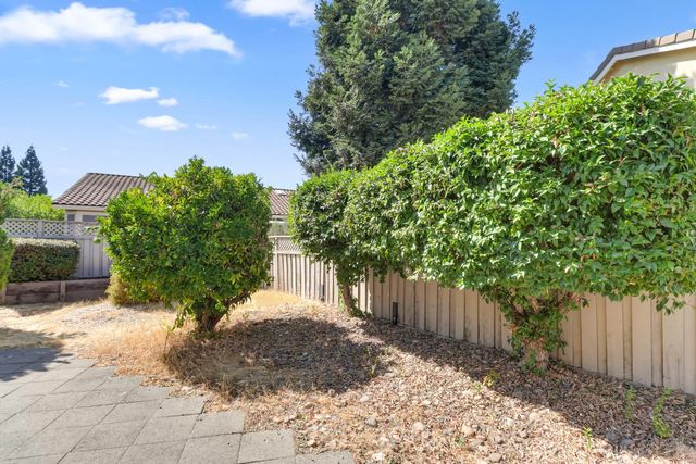 409 Garden Breeze Ct, Roseville, CA 95747
