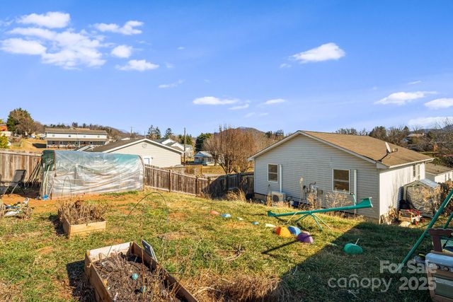 3 Elizabeth Street, Canton, NC 28716