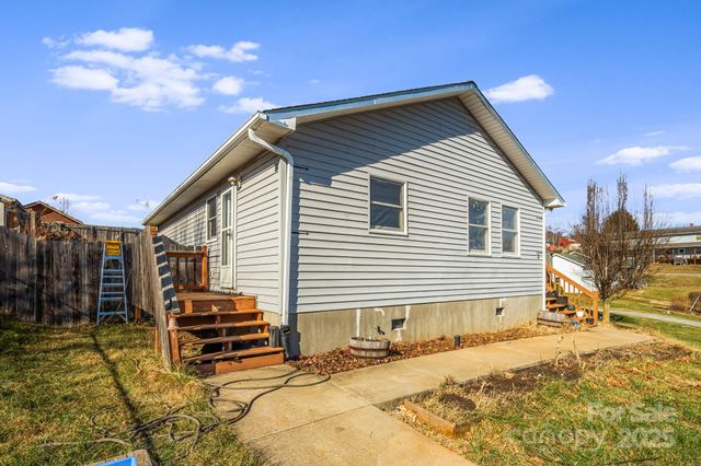 3 Elizabeth Street, Canton, NC 28716