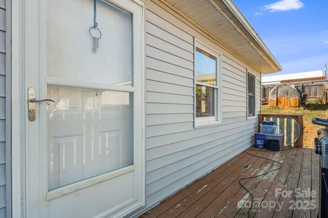 3 Elizabeth Street, Canton, NC 28716