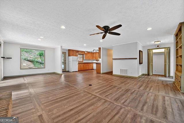 260 Flat Creek Crossing, Blue Ridge, GA 30513