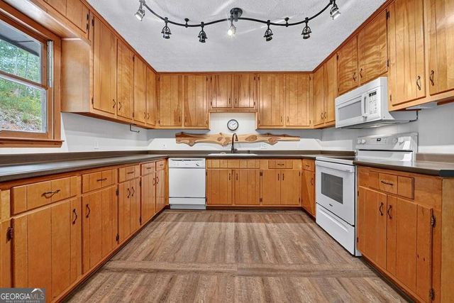 260 Flat Creek Crossing, Blue Ridge, GA 30513