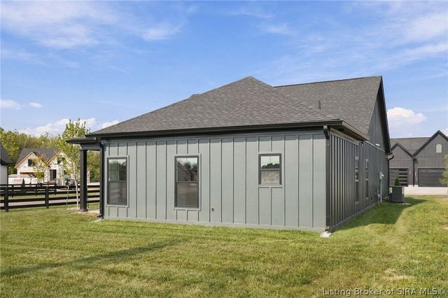 5010 Win Way, Jeffersonville, IN 47130
