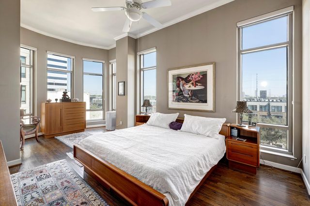 2211 Briarglen Drive 706, Houston, TX 77027