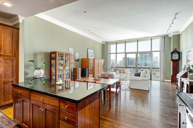 2211 Briarglen Drive 706, Houston, TX 77027