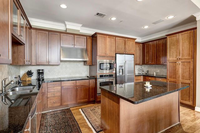 2211 Briarglen Drive 706, Houston, TX 77027