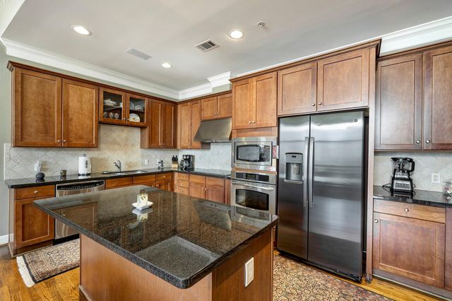 2211 Briarglen Drive 706, Houston, TX 77027