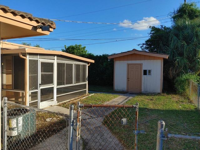 341 W 22nd Court, Riviera Beach, FL 33404