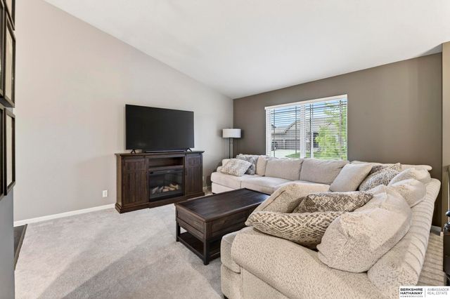 16637 Potter Street, Bennington, NE 68007