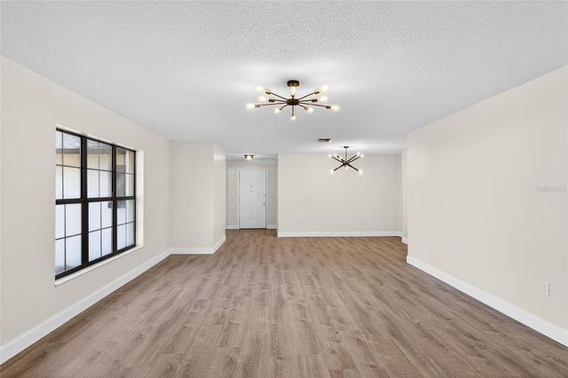 303 E FOUNTAIN STREET, Fruitland Park, FL 34731