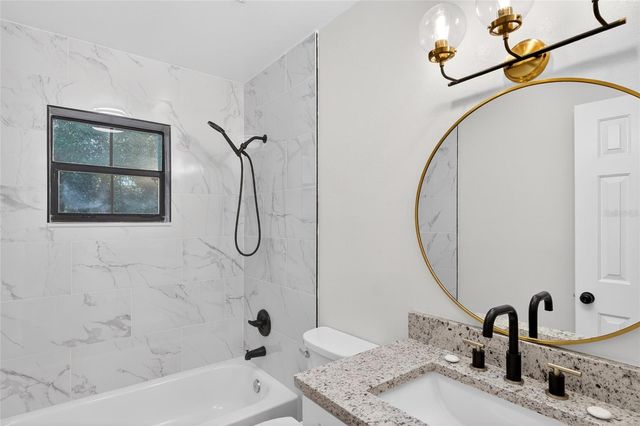 303 E FOUNTAIN STREET, Fruitland Park, FL 34731