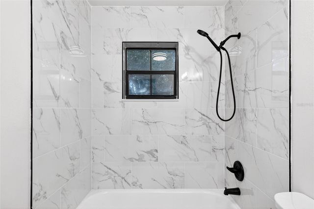 303 E FOUNTAIN STREET, Fruitland Park, FL 34731