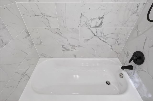 303 E FOUNTAIN STREET, Fruitland Park, FL 34731