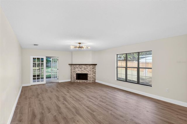 303 E FOUNTAIN STREET, Fruitland Park, FL 34731