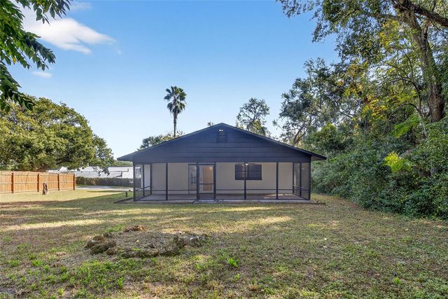 303 E FOUNTAIN STREET, Fruitland Park, FL 34731