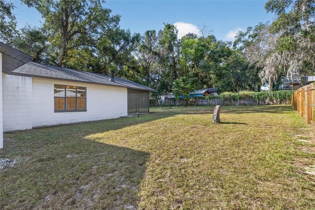 303 E FOUNTAIN STREET, Fruitland Park, FL 34731
