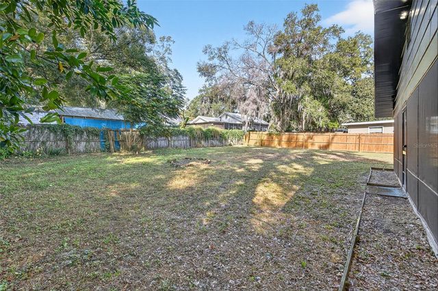 303 E FOUNTAIN STREET, Fruitland Park, FL 34731