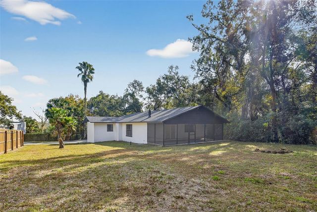 303 E FOUNTAIN STREET, Fruitland Park, FL 34731