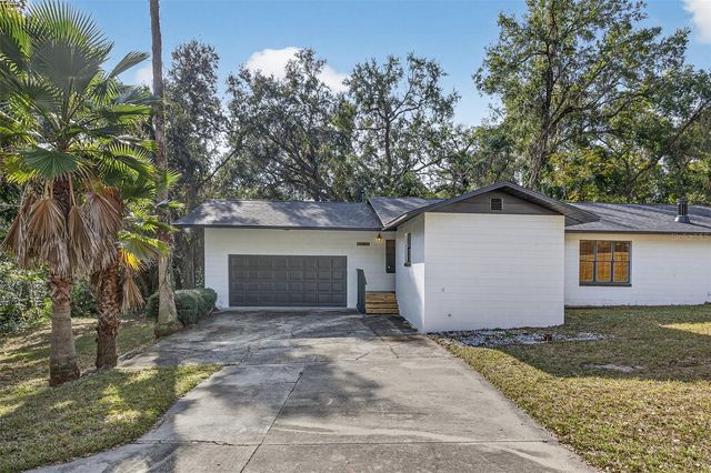 303 E FOUNTAIN STREET, Fruitland Park, FL 34731