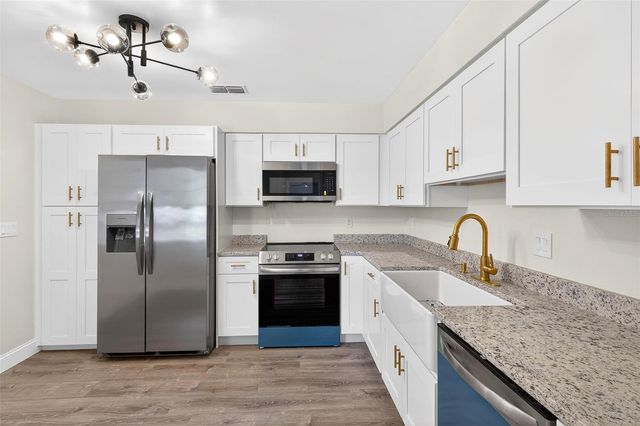 303 E FOUNTAIN STREET, Fruitland Park, FL 34731