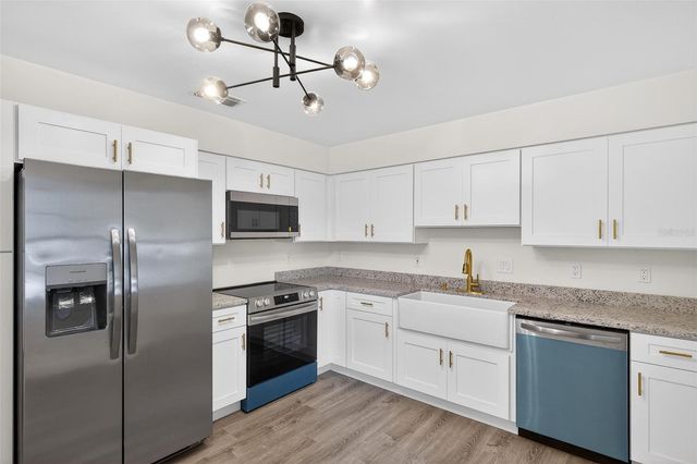 303 E FOUNTAIN STREET, Fruitland Park, FL 34731