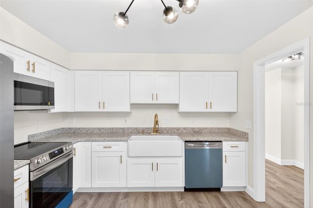 303 E FOUNTAIN STREET, Fruitland Park, FL 34731