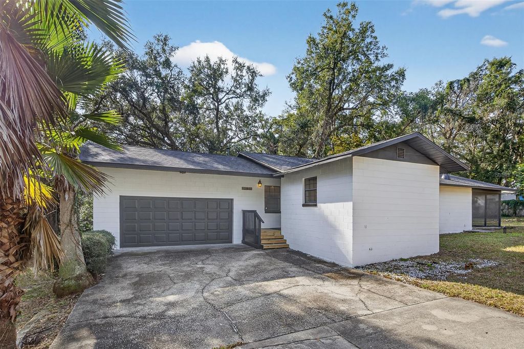 303 E FOUNTAIN STREET, Fruitland Park, FL 34731