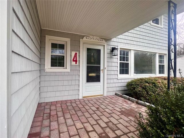 4 Susan Court, White Plains, NY 10605