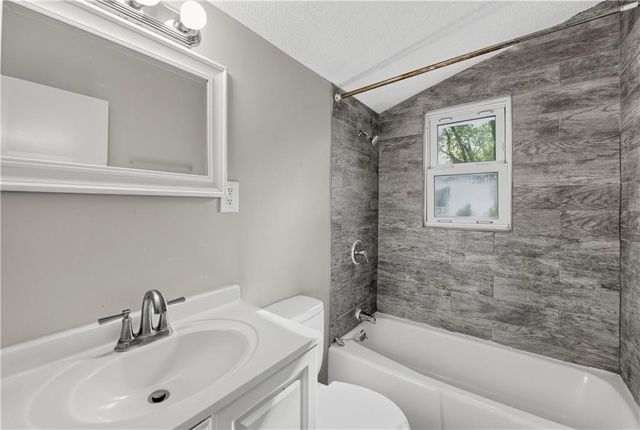 11209 Marsh Avenue, Kansas City, MO 64134
