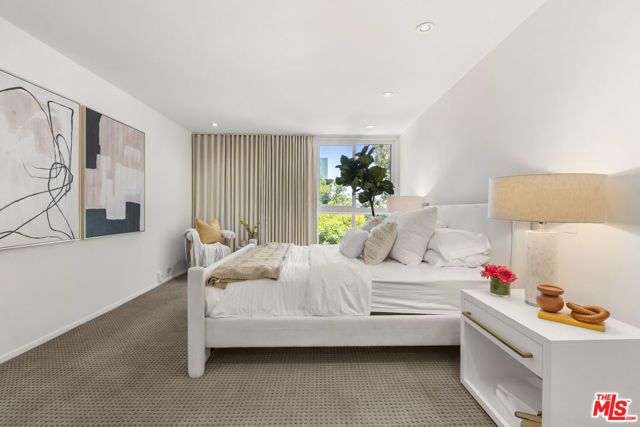 911 N Kings Road 321, West Hollywood, CA 90069