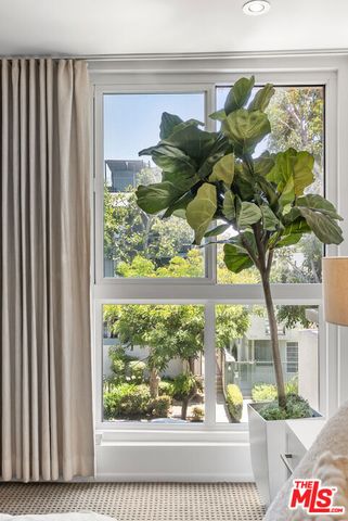 911 N Kings Road 321, West Hollywood, CA 90069