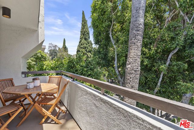 911 N Kings Road 321, West Hollywood, CA 90069