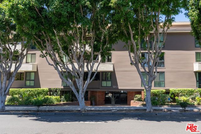 911 N Kings Road 321, West Hollywood, CA 90069