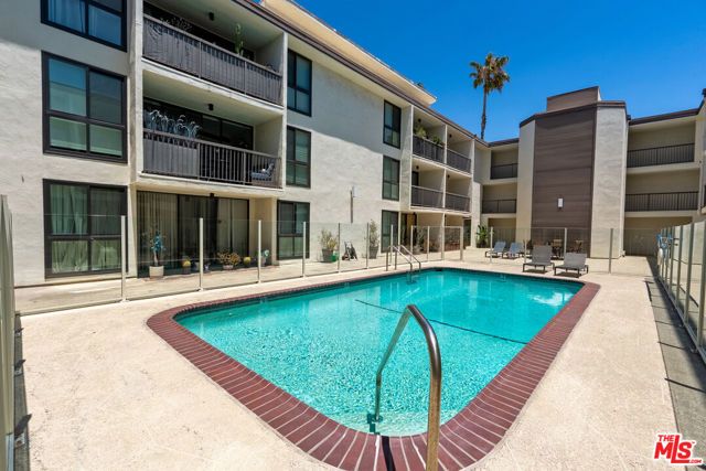 911 N Kings Road 321, West Hollywood, CA 90069
