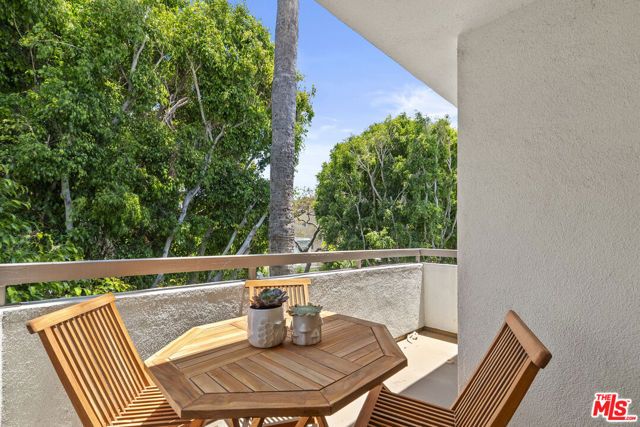911 N Kings Road 321, West Hollywood, CA 90069
