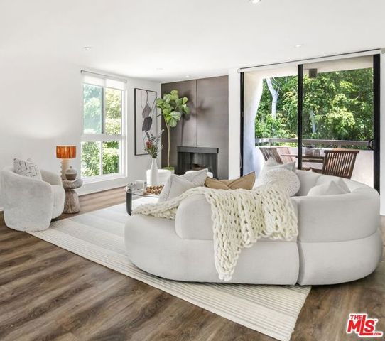 911 N Kings Road 321, West Hollywood, CA 90069
