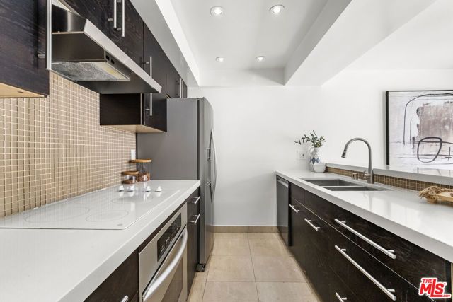 911 N Kings Road 321, West Hollywood, CA 90069