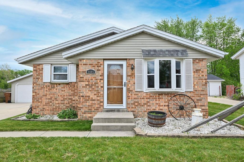 1605 Williams AVENUE, South Milwaukee, WI 53172