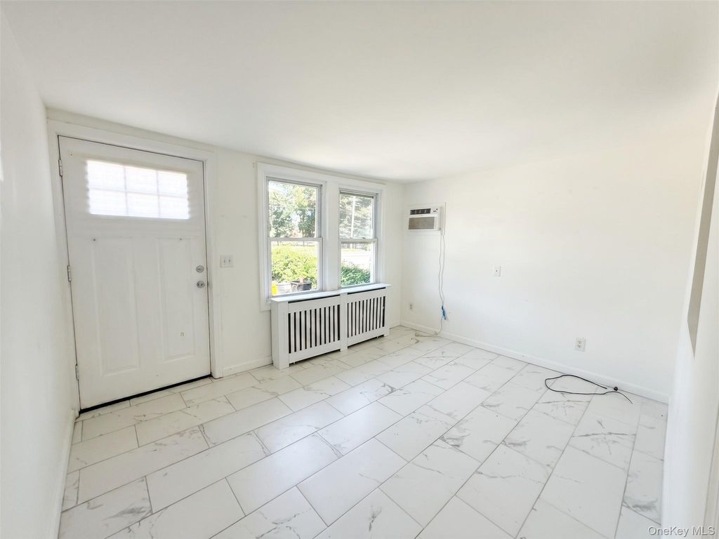 196 Old Sunrise Highway, Massapequa, NY 11758 — photo 2