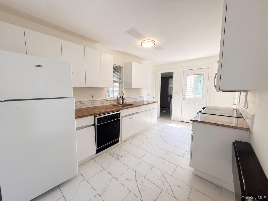 196 Old Sunrise Highway, Massapequa, NY 11758 — photo 4