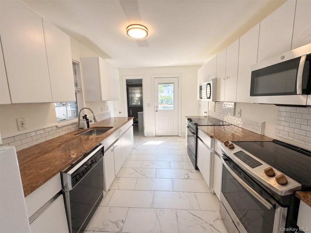 196 Old Sunrise Highway, Massapequa, NY 11758 — photo 5
