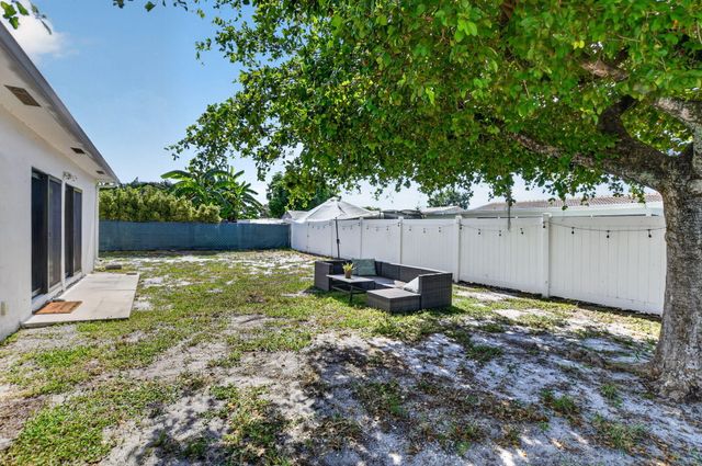 308 SE 2nd Street, Deerfield Beach, FL 33441