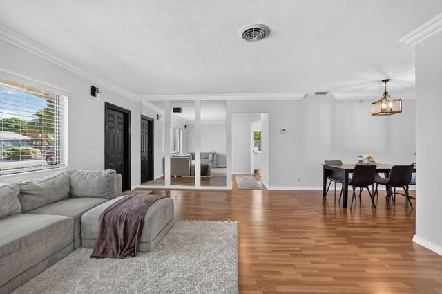308 SE 2nd Street, Deerfield Beach, FL 33441