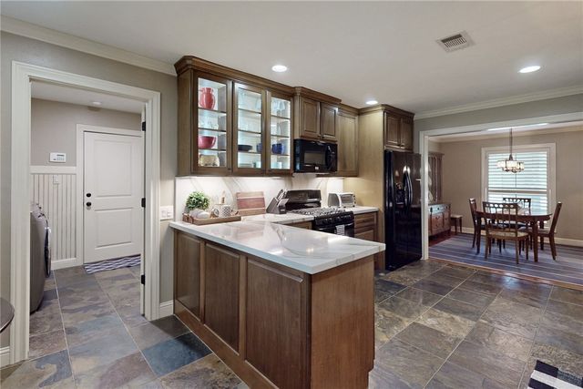 1003 Rose Circle, College Station, TX 77840